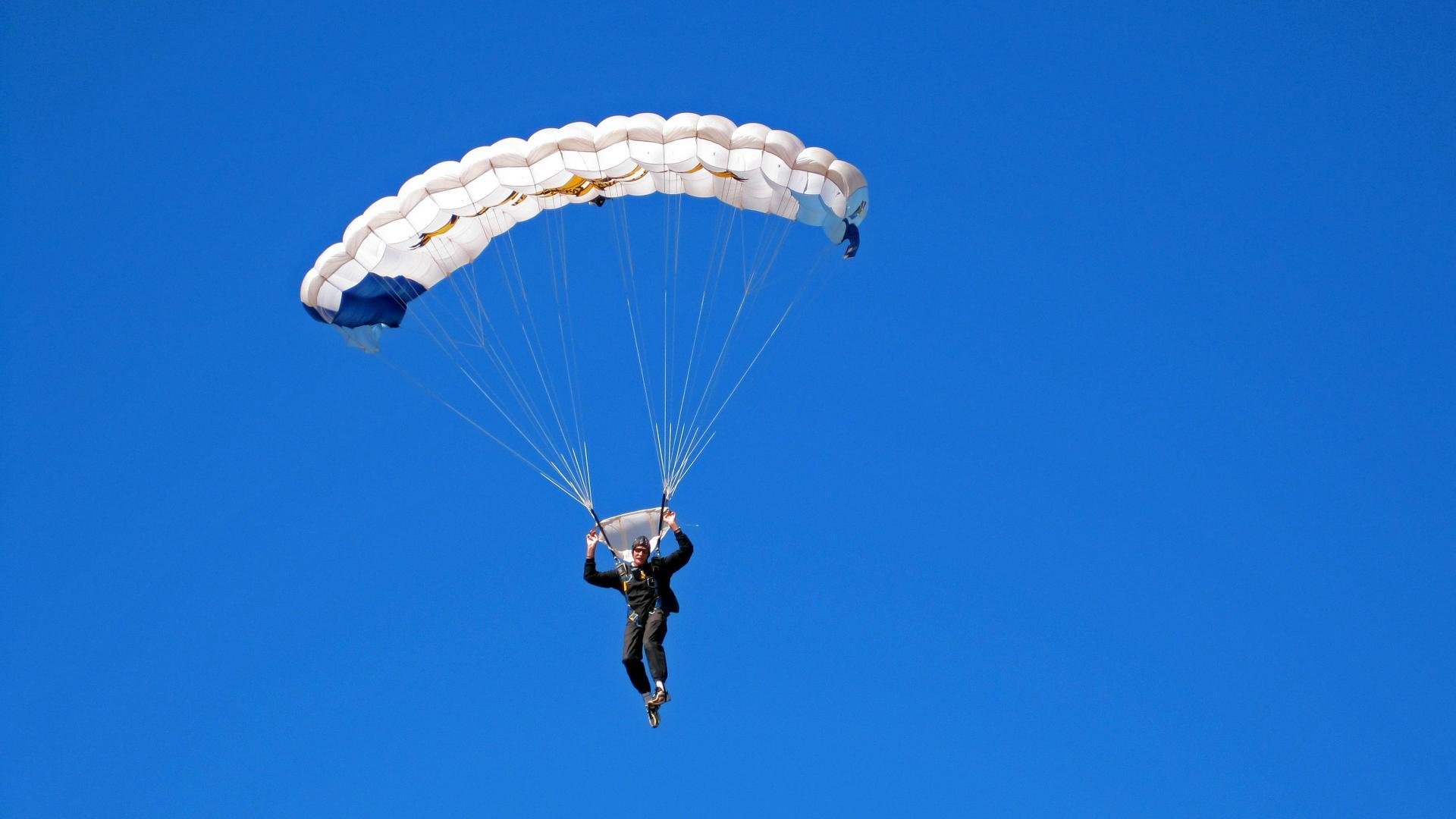 赛场内外的战友情谊,战场上的友情